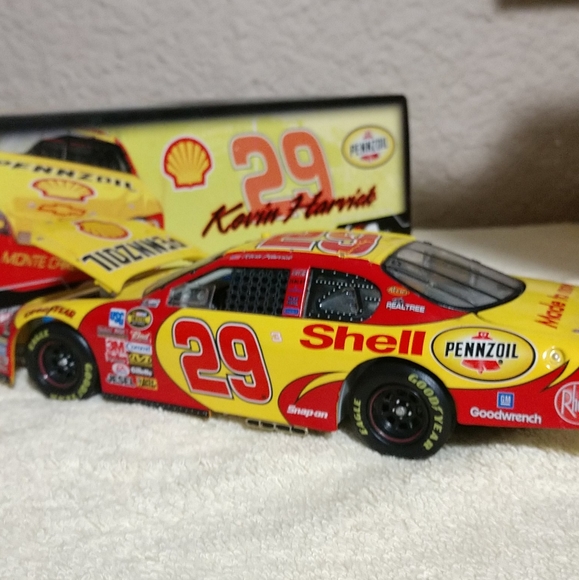 SOLD!!!KEVIN HARVICK #29 Shell Pennzoil 2007 Monte Carlo SS 1:24 NASCAR Diecast - Picture 5 of 12